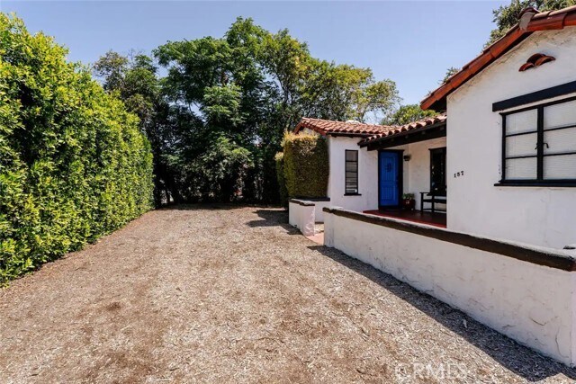 Building Photo - 1574 N Orange Grove Ave