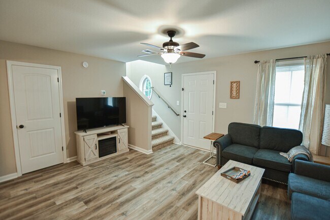 Building Photo - 219 Smithson Ln