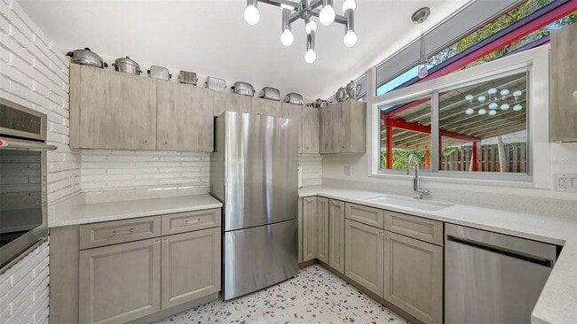 Building Photo - 4830 Higel Ave