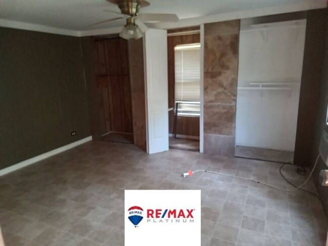 Building Photo - 8910 Via Ln