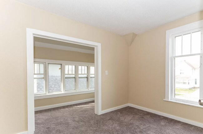 Building Photo - 1130 Lafayette Ave SE
