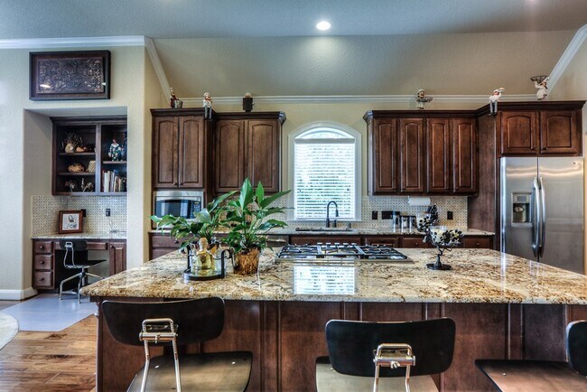 Building Photo - 154 W Hullwood Ct