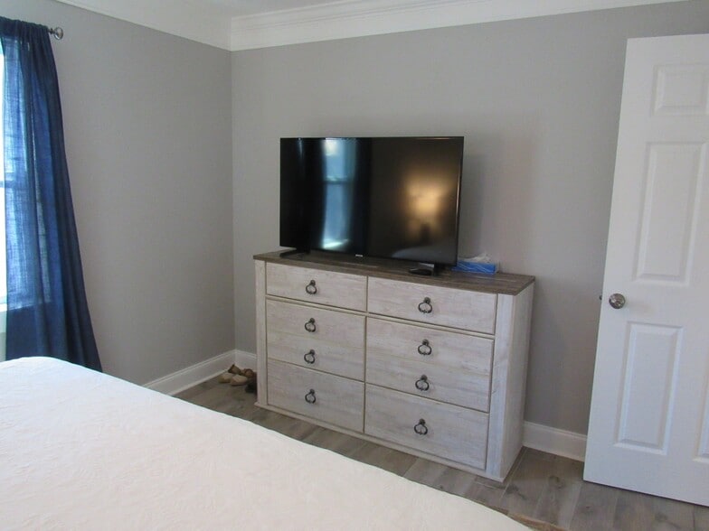 Primary bedroom - 16 Hillside Dr