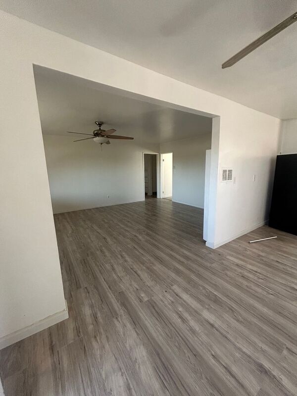 Building Photo - 1832 Skyline Dr