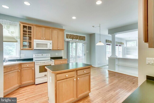 Building Photo - 26161 Rachel Hill Dr