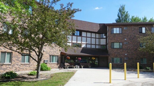 Primary Photo - Yorkshire Apartments