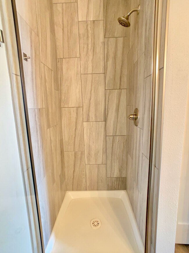 Building Photo - 207 E 4th St