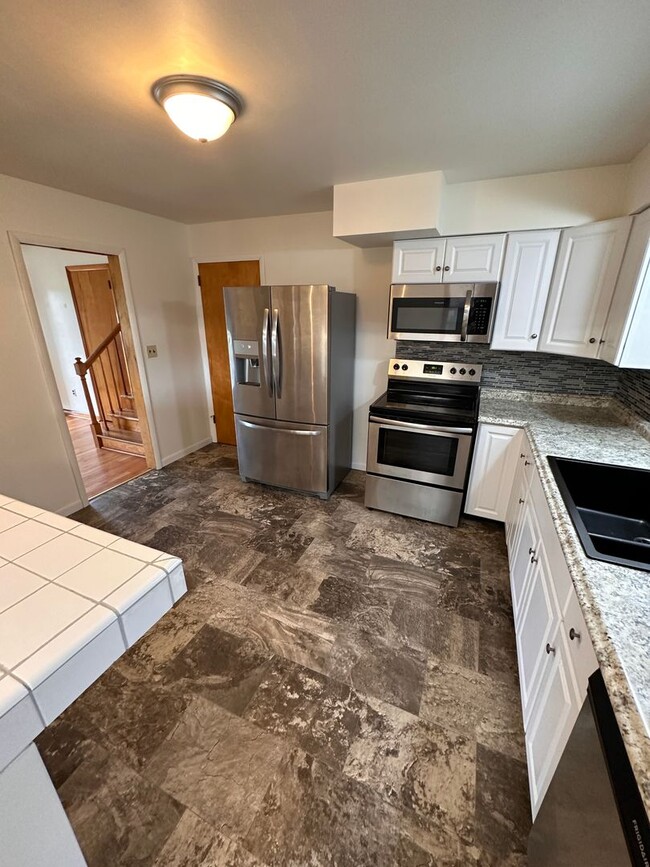 Building Photo - 3 bedroom 1.5 bath Lower Allen Township