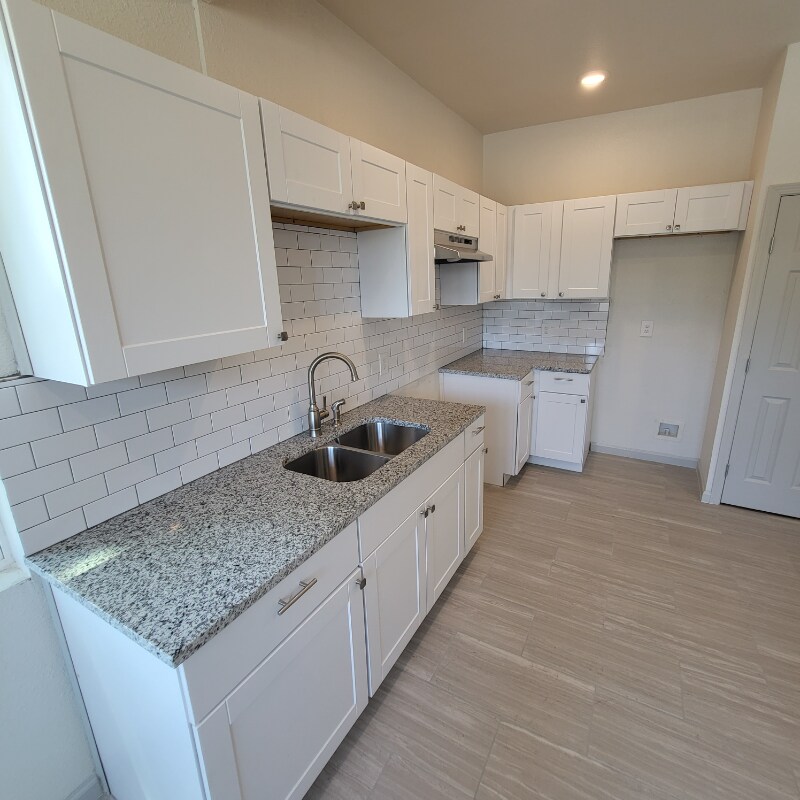 Building Photo - 647 Hammond Ave