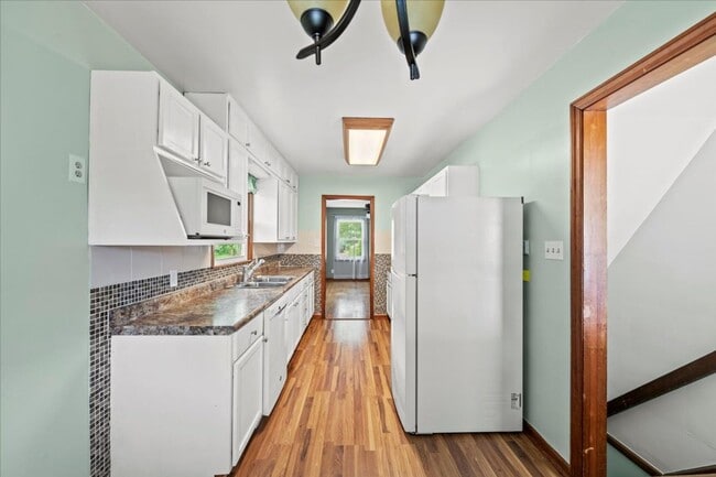 Building Photo - 401 N 13th Ave