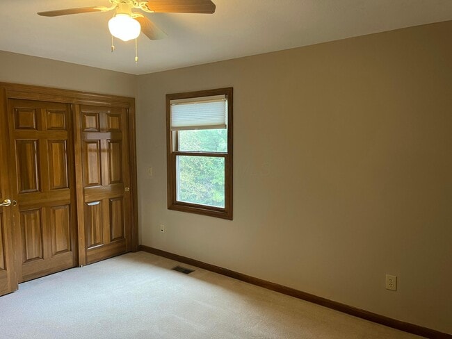 Building Photo - 1156 Lake Point Dr