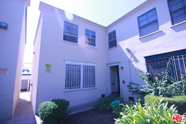Building Photo - 5936 Melrose Ave