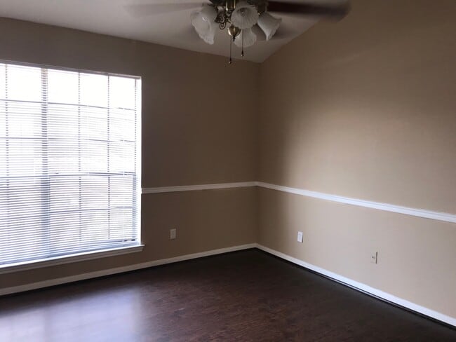 Building Photo - 2121 El Paseo St