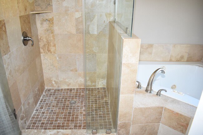 Building Photo - 2307 Autumn Oaks Trail