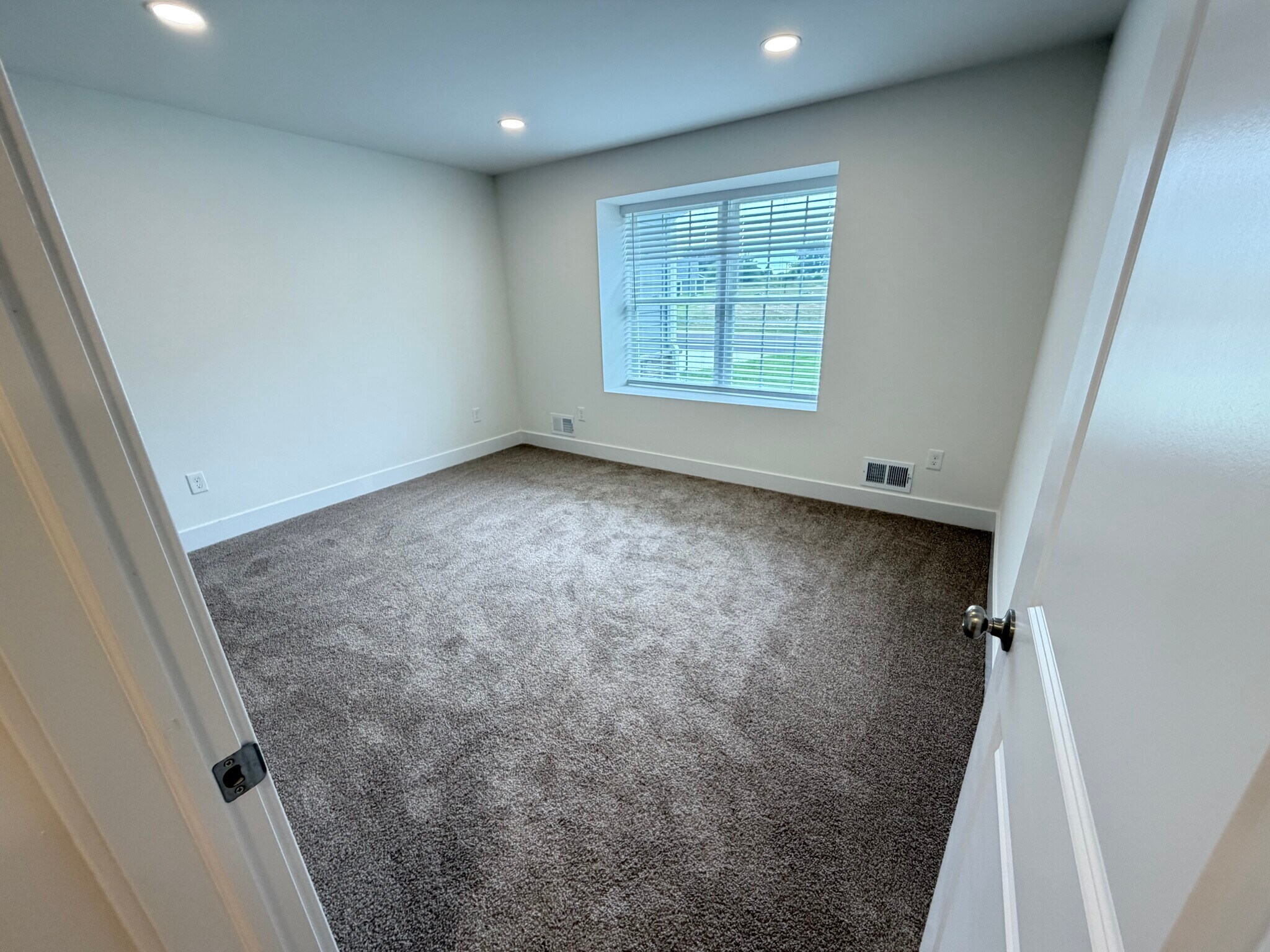 Building Photo - 2130 Carriage Hill Cir