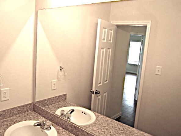 Building Photo - 22323 Queenbury Hills Dr
