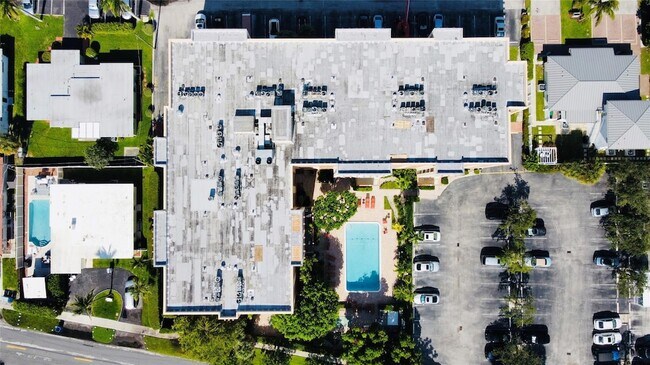 Building Photo - 400 N Riverside Dr