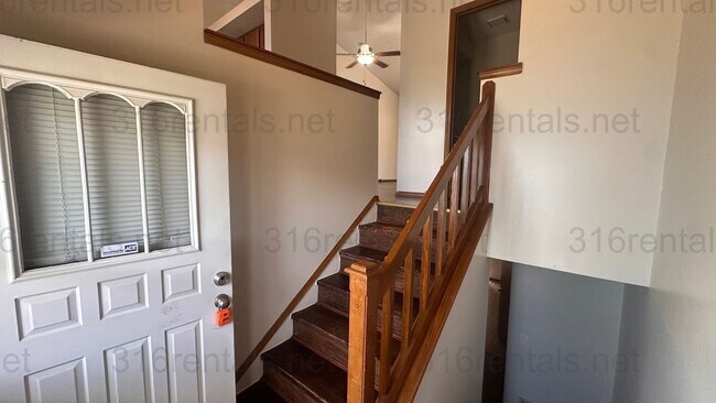 Building Photo - $850 - 2 bed 1.5 bath - Recently Remodeled...