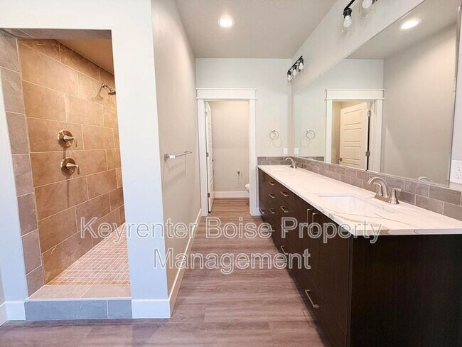 Building Photo - 4400 E Wedge St