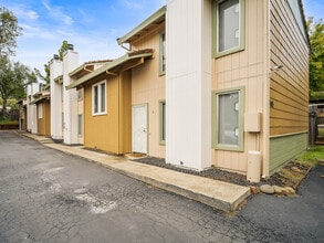 Building Photo - 3105 Garden Cir