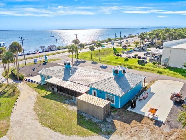 Building Photo - 1280 Highway 1, A