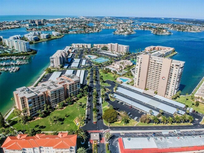 Building Photo - 7625 Sun Island Dr S