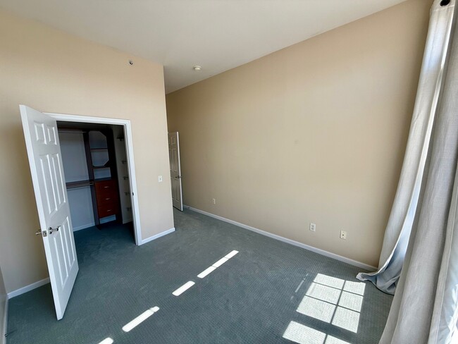 Building Photo - 850 E Main St