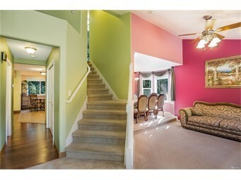 Building Photo - This Home Pops with Color!!