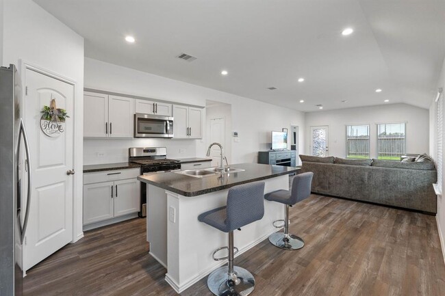 Building Photo - 24335 Saddlestone Green Dr