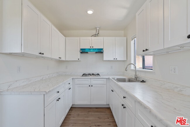 Building Photo - 945 N Ditman Ave