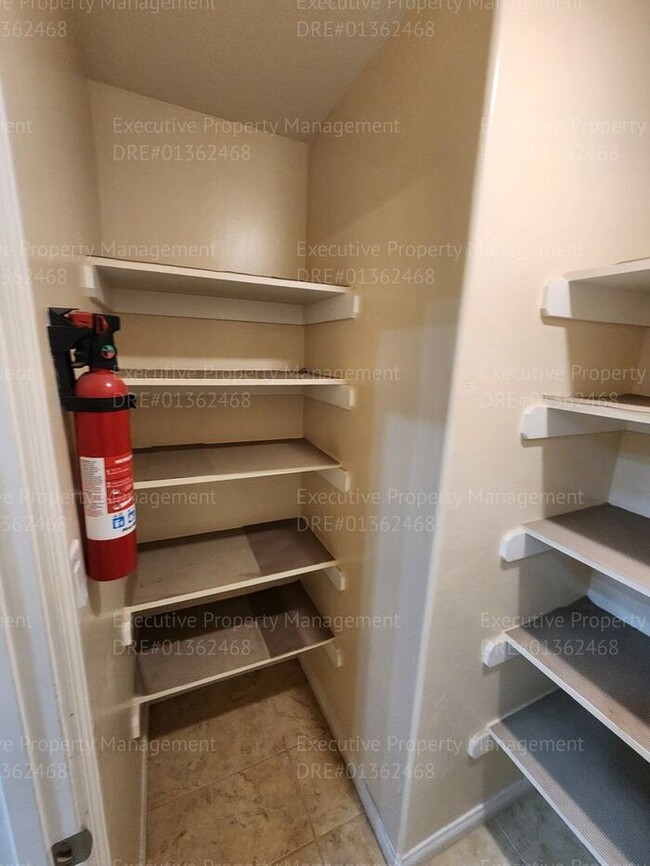 Building Photo - Spacious 4 bedroom 2 bathroom home located in the Ashton Falls community