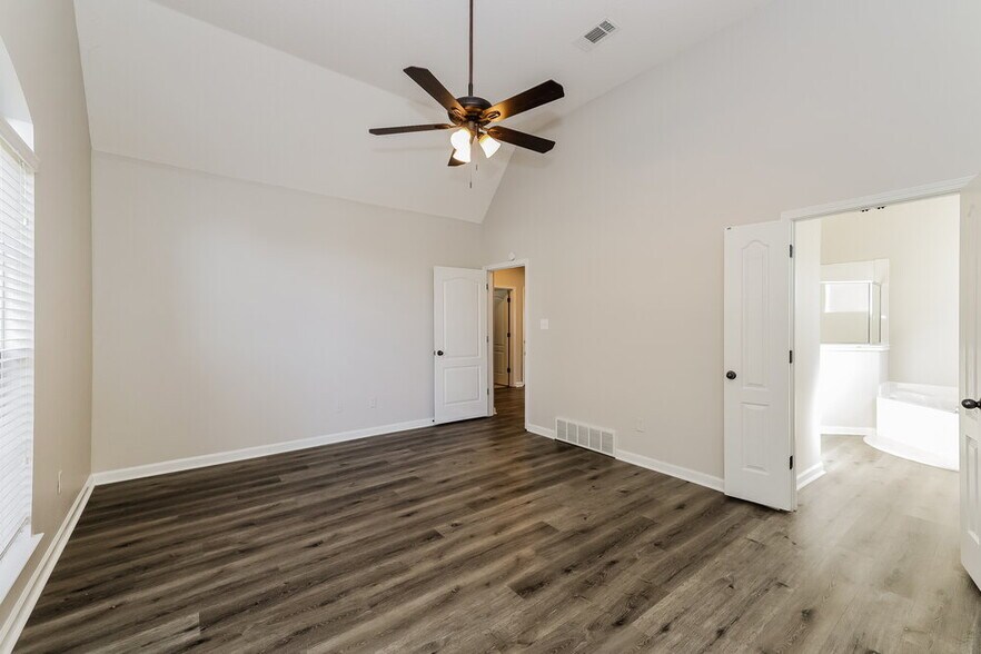 Building Photo - 1516 Sawmill Creek Ln