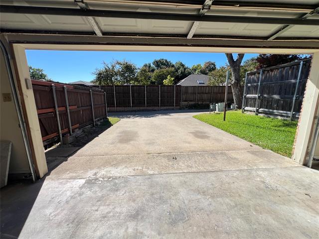 Building Photo - 2312 Blue Cypress Dr