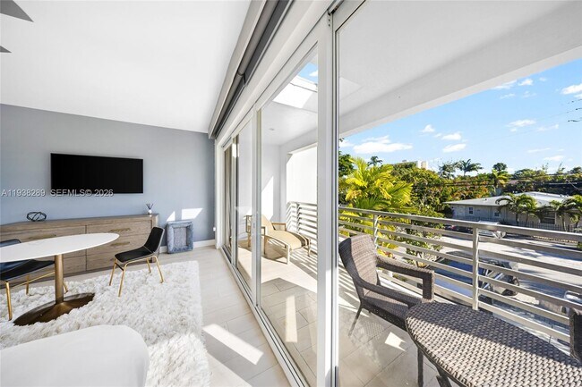 Building Photo - 817 NE 17th Way