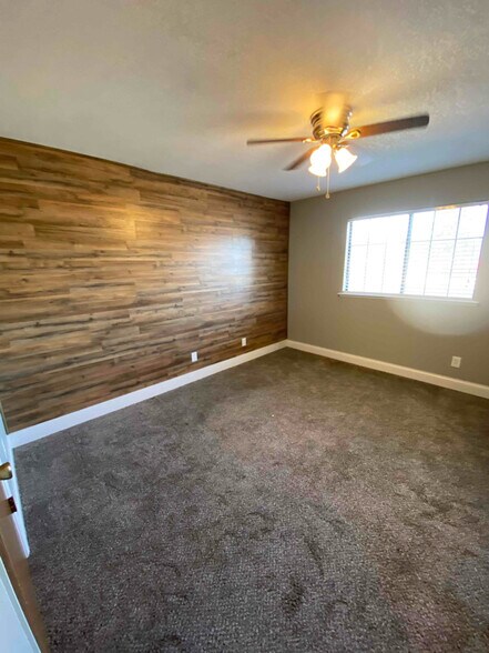 Building Photo - 3073 Fowler Ave