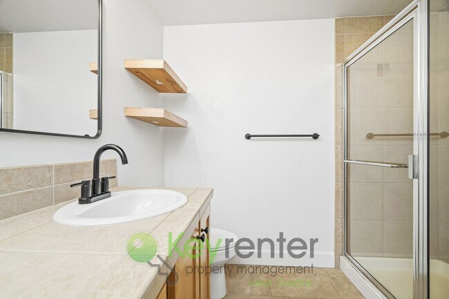 Building Photo - Modern Comfort Meets Classic Seattle Charm