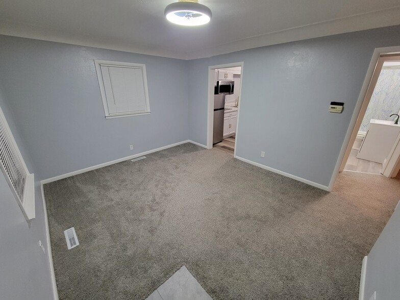 Building Photo - 1860 S Shore Blvd