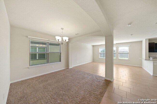 Building Photo - 4 Bedroom/2.5 Bath Mesa Creek Subdivision