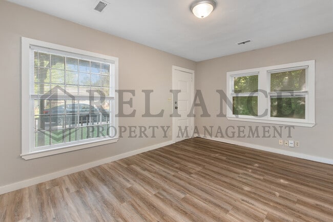 Building Photo - 1303 W 33rd St S