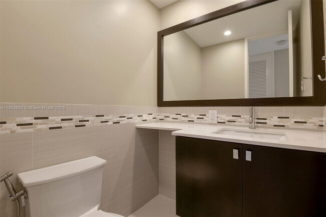 Building Photo - 5055 Collins Ave