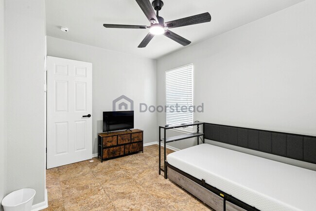 Building Photo - 7023 Westville Dr