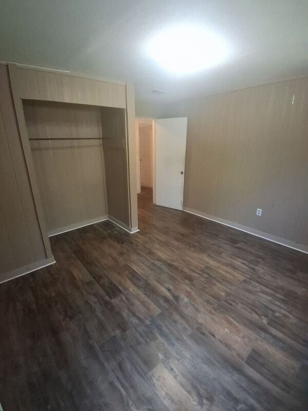 Building Photo - 3058 Woodside Dr