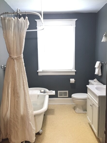 Building Photo - 726 N Columbus St