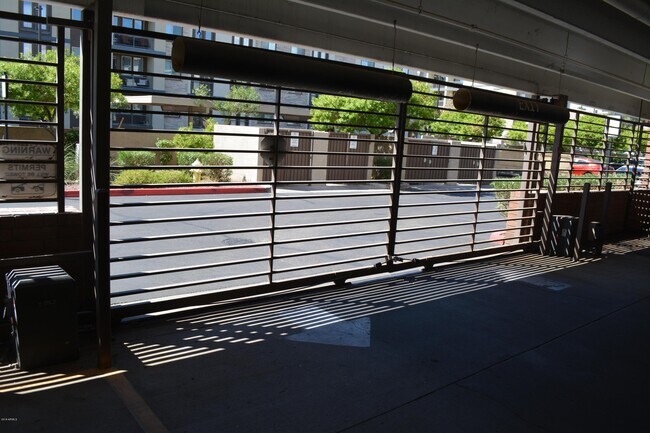 Building Photo - 1701 E Colter St