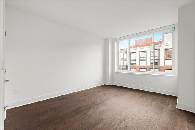 Building Photo - 1100 Maxwell Ln