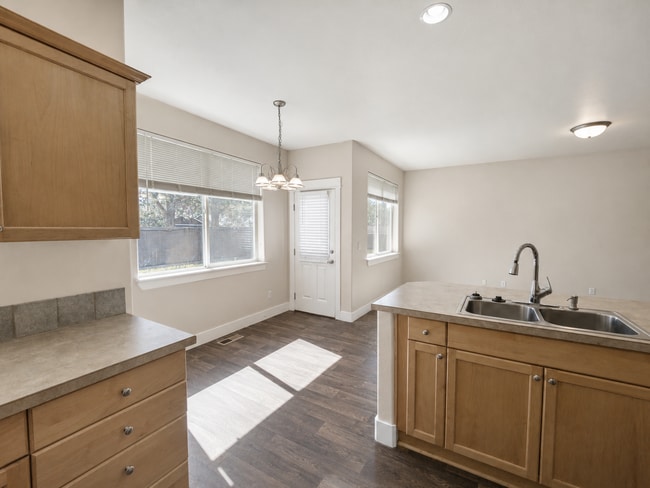 Building Photo - Spacious 3BR Home with Private Yard Near Alpenglow Park