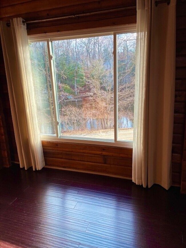 Building Photo - LAKE FRONT PARADISE