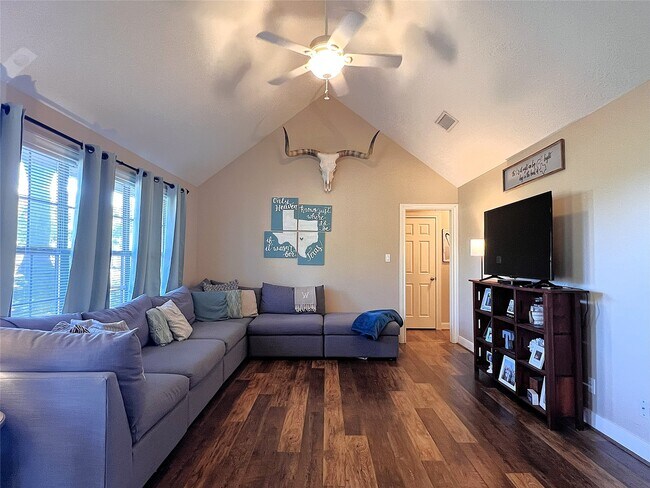 Primary Photo - 2401 Will St