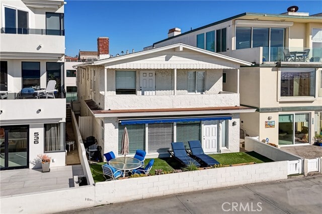 Building Photo - 532 The Strand