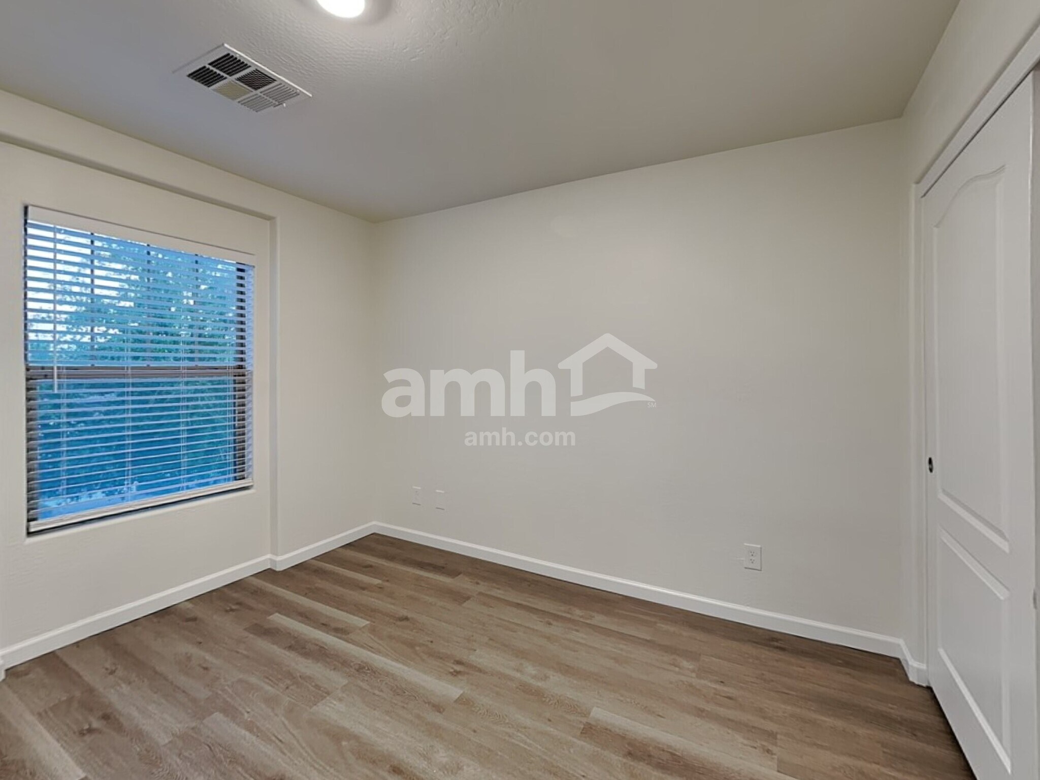 Building Photo - 2930 S Cole Dr